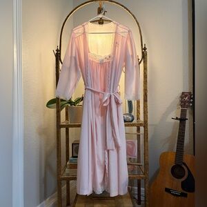 Vintage Eve Stillman 2 piece night gown and robe. Light pink, lace trim.